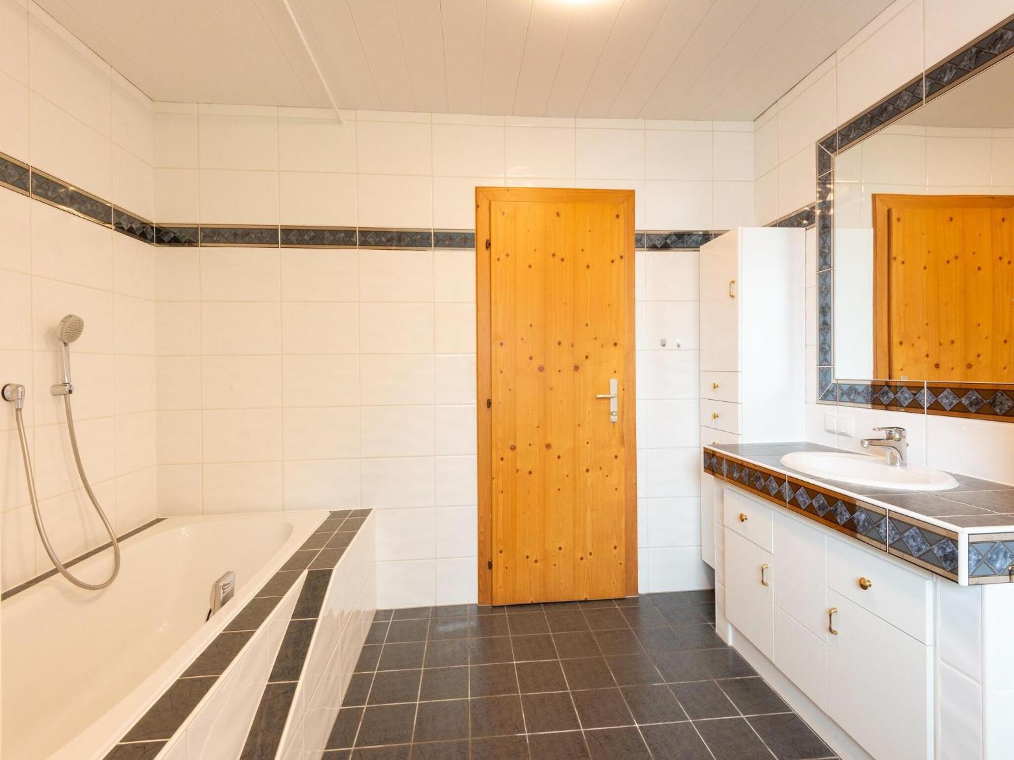 Property In Kirchbichl Exteriör bild
